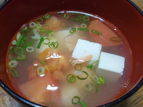 スモークサーモン入りトマトスープ